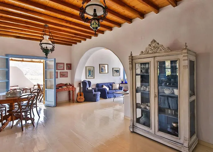 Anerousses Mykonian Traditional * Χουλάκια